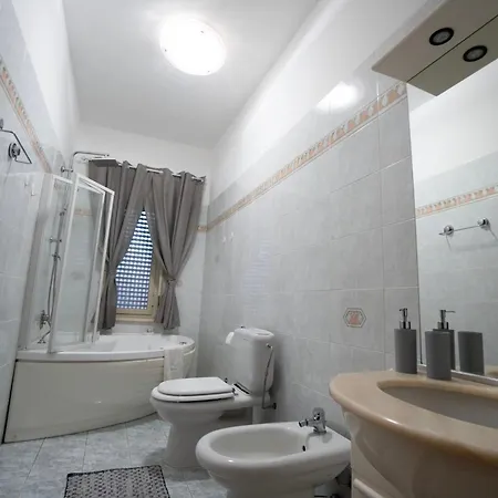Апартаменты Policlinic House *