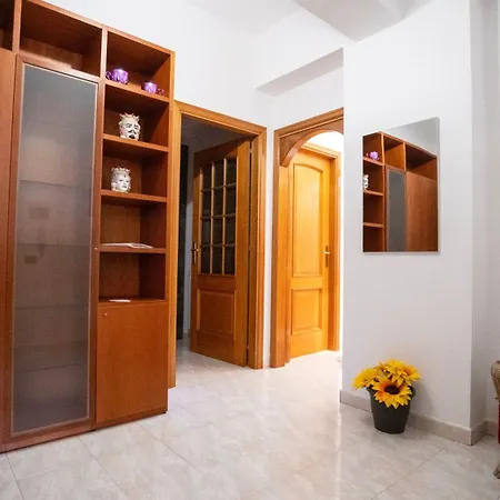 Policlinic House Апартаменты *